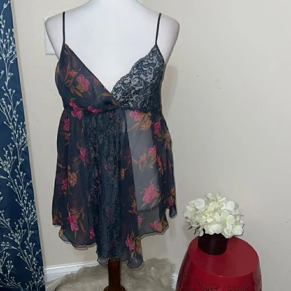 NEW Victoria’s Secret Vintage VTG Gold Label Deadstock Floral Chemise Sheer sz M